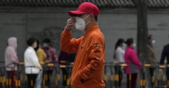 Copertina di Covid, Pechino teme i contagi e inasprisce le restrizioni: “Test negativi per accesso a luoghi pubblici”. Chiusi i locali di intrattenimento