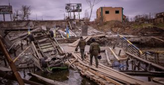 Guerra in Ucraina, ritorno a Irpin dopo la fine dell’assedio. Tra chi rivede casa e chi non se ne è mai andato: “Ora dobbiamo ricostruire”