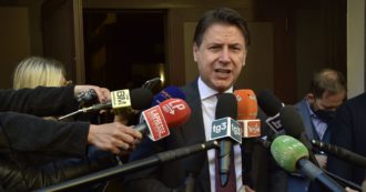 Copertina di Conte: “Salario minimo? Non costringetemi a incatenarmi davanti al Parlamento”. E sulle armi: “Io insultato dal Pd come mai a destra”