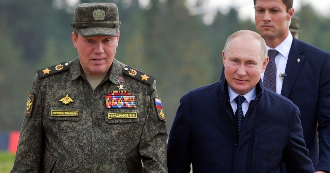 Guerra Russia-Ucraina, le voci sul generale Gerasimov “ferito” al fronte. Il Nyt: “Scampato a un attacco”