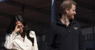 Copertina di Weekend da incubo per Harry e Meghan: Netflix cancella la loro serie e Buckingham Palace gli chiede di “stare lontani dal Giubileo” della Regina