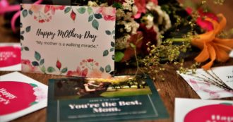 Copertina di Festa della mamma, adesso ci tocca pure incartarci il regalo da sole