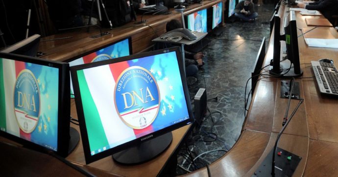Copertina di Dna, è scontro tra correnti: voto ancora bilico