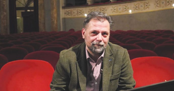 L’assessore insulta Orsini: “Denazificato il teatro senza sparare”