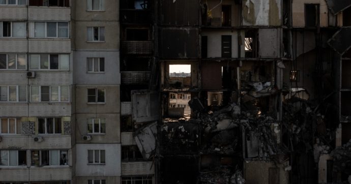 Guerra in Ucraina, diretta – Putin intensifica l’offensiva: raid a Leopoli. Biden: “O fermiamo i dittatori o ne nasceranno nuovi”