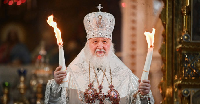 Ucraina, l’ultima uscita di Kirill: “La Russia non ha mai attaccato nessuno”. Il cardinale: “Non aiuta la mediazione di Papa Francesco”