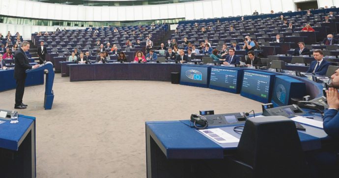 Strasburgo, Draghi parla  in un’aula quasi vuota