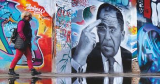 Copertina di Fake news, la guerra che tratta tutti da imbecilli