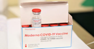 Moderna, guadagni triplicati grazie ai vaccini anti Covid. Nel 2022 nuovi contratti per 21 miliardi di dollari