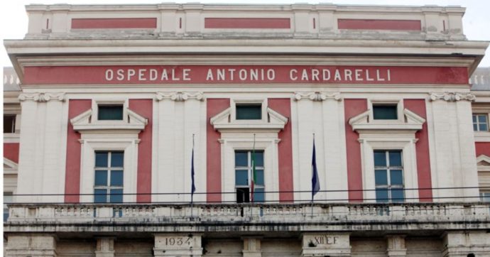 Napoli, 25 medici del Pronto soccorso del Cardarelli: “Reparto congestionato, pronti a dimetterci”. E in 24 ore arrivano 200 pazienti