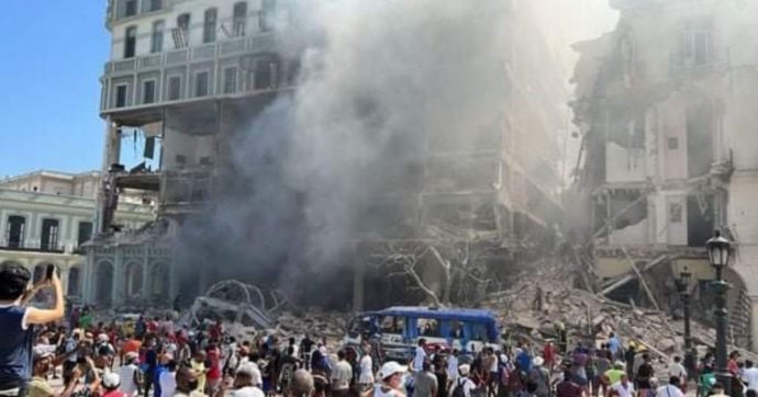 Cuba, esplosione in un hotel in restauro nel centro dell’Avana: almeno 22 morti e 64 feriti