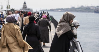 Copertina di Erdogan fa condannare attivisti e filantropi, ma accoglie i russi in fuga