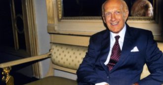 Copertina di Raimondo Vianello: dal sodalizio con Tognazzi, a Sandra Mondaini e al calcio. La finezza del suo umorismo lo ha sempre contraddistinto