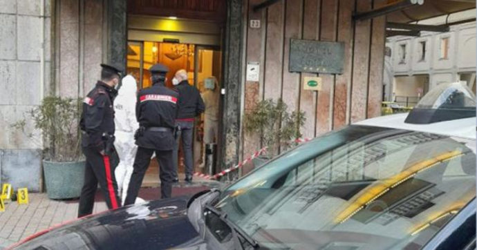 Alessandria, ucciso nella notte il portiere del Londra Hotel: il corpo trovato nella hall in una pozza di sangue. Fermato un sospettato