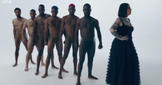 Copertina di Lo spot del mascara “The longer, the better” con riferimento al cliché del ‘superdotato di colore’ fa infuriare il web