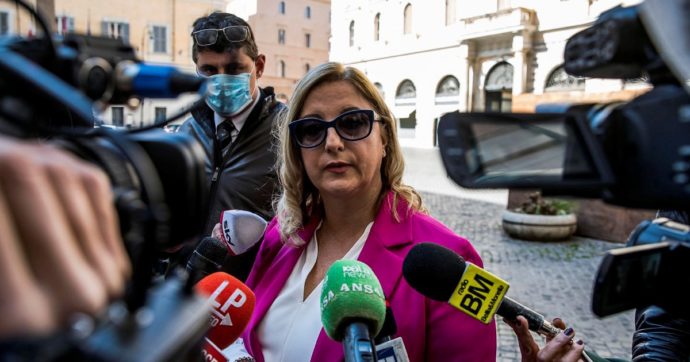 Inceneritore, il M5S si divide: è scontro tra Raggi e Lombardi