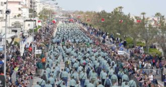 Copertina di Molestie al raduno degli alpini: a monte del problema c’è un Paese che mortifica l’istruzione