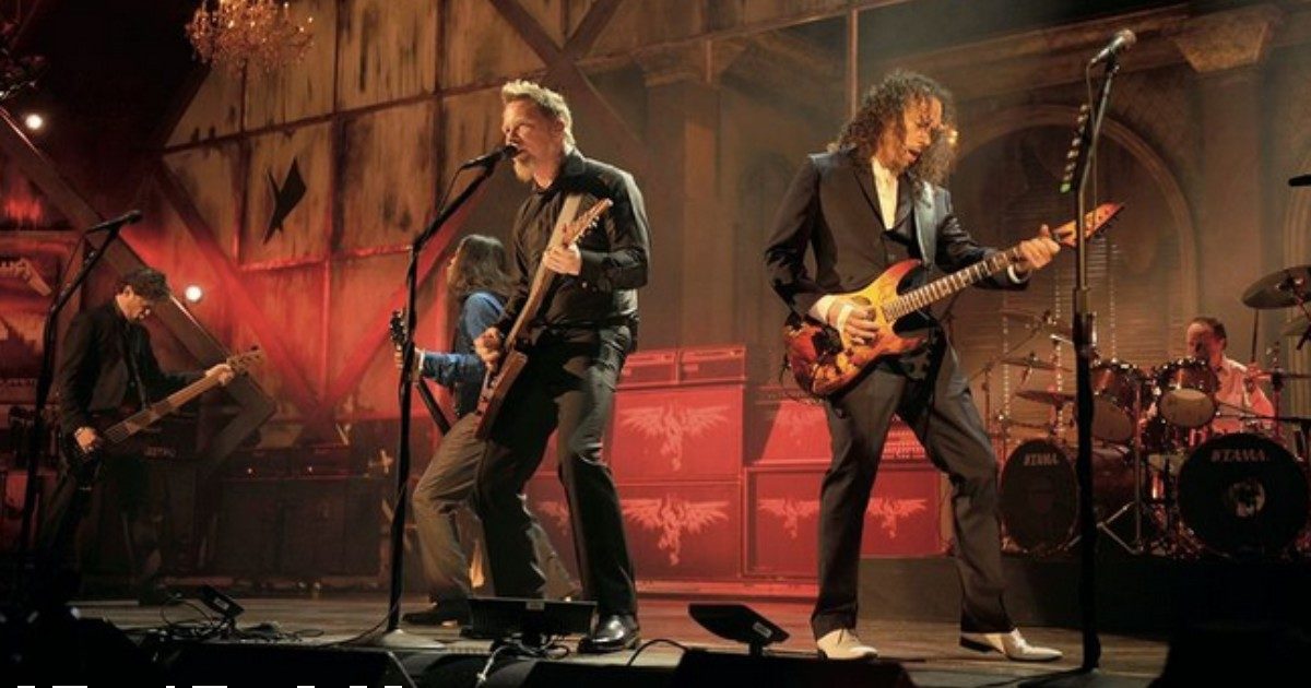 Fan dei Metallica partorisce durante il loro concerto: “Quando la band è salita sul palco, sono iniziate le contrazioni”