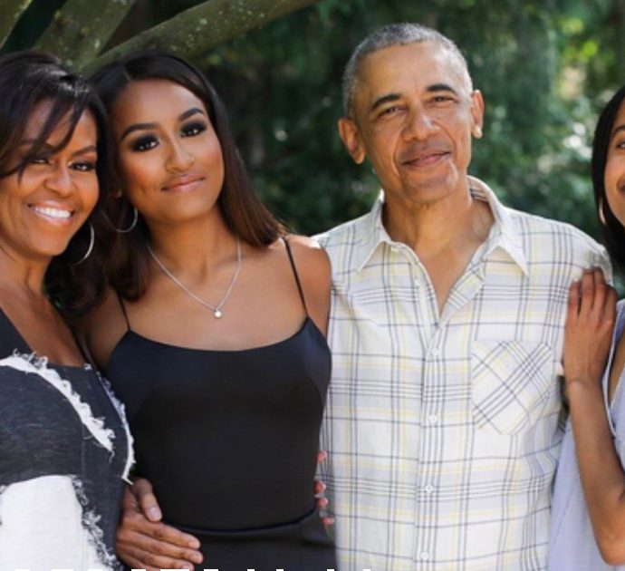 Barack Obama, la nuova foto con le figlie Malia e Sasha: “Sono entrambe fidanzate”. Ecco cosa fanno ora