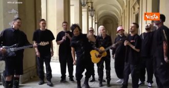 Copertina di Eurovision 2022, il gruppo finlandese The Rasmus e la Kalush Orchestra ucraina si fondono per una particolare esibizione: il mash-up a Torino – Video