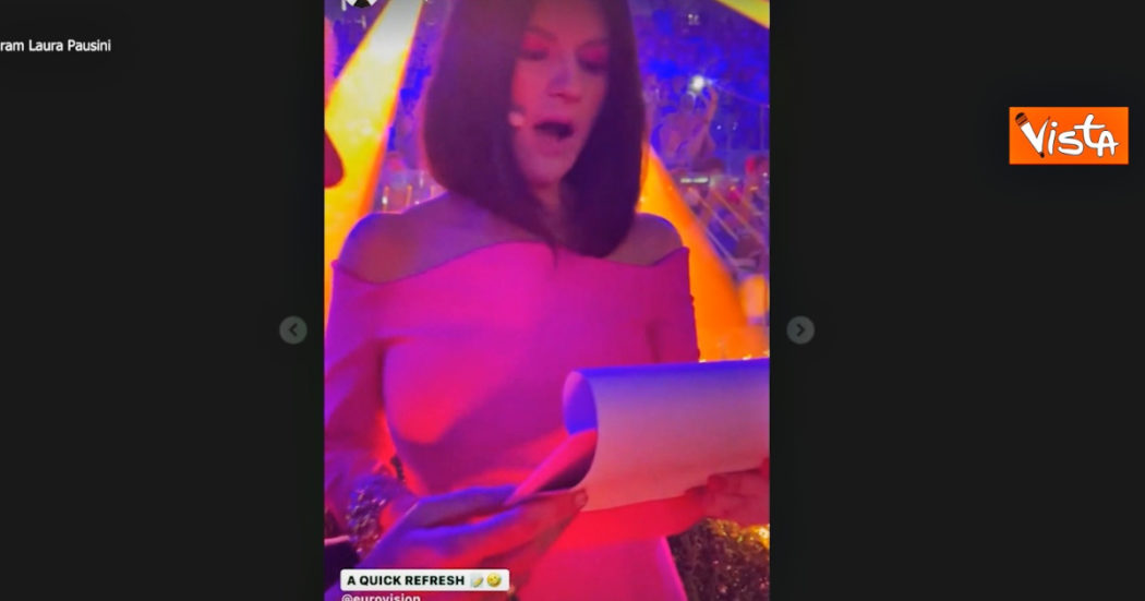 Eurovision 2022, Laura Pausini in ansia ripassa la scaletta prima di salire sul palco – Video