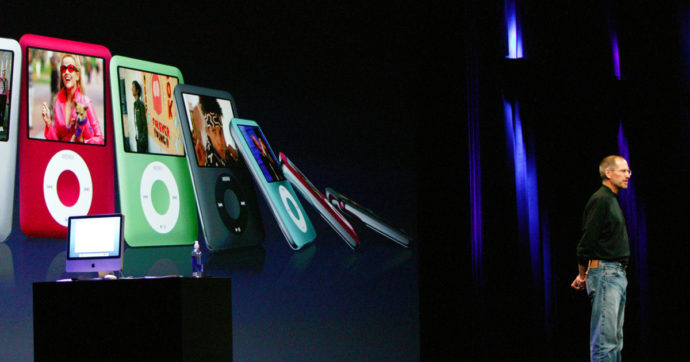 iPod, Apple ferma la produzione dopo 20 anni. L’azienda: “Una rivoluzione tascabile che ha trasformato l’industria musicale”