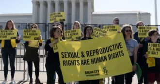 Copertina di Usa, il Senato blocca la legge per garantire il diritto all’aborto: contrari i Repubblicani e un democratico