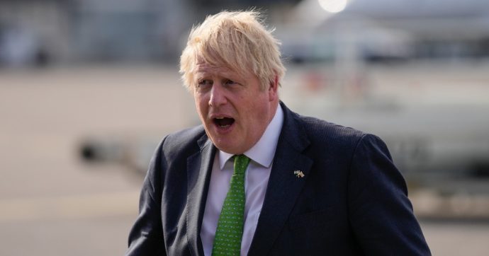 Boris Johnson si salva dal voto di sfiducia dei Tories per il Partygate: a suo favore in 211. Ma la sua è una vittoria mutilata: cresce il dissenso