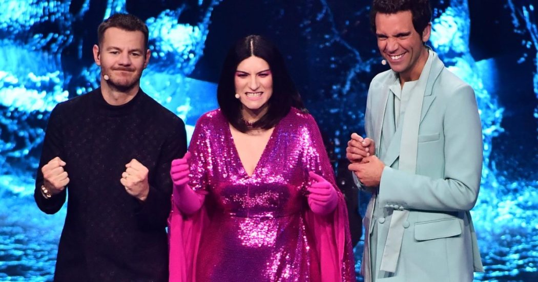 L’Eurovision scorre meravigliosamente veloce: persino il trio dei conduttori rimane sullo sfondo