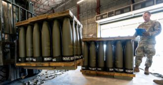 Copertina di Usa e Russia seduti sul barile che può farci saltare tutti in aria