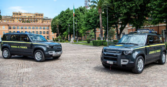 Copertina di Land Rover Defender, 50 esemplari consegnati alla Guardia di Finanza -FOTO