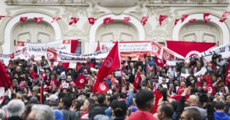 Copertina di Tunisia, la crisi politica ed economica divide il Paese. E il presidente ha escluso i partiti dal progetto di “dialogo nazionale”