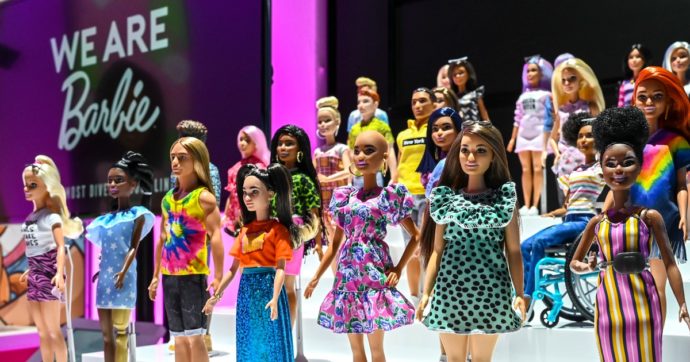 Arrivano Barbie con apparecchio acustico e Ken con vitiligine: le bambole per l’inclusività