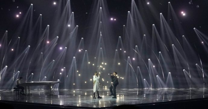 Eurovision 2022, a steward e hostess contratti da 5,19 euro lordi all’ora e turni fino a 15 ore: “Ecco l’altra faccia dei grandi eventi”