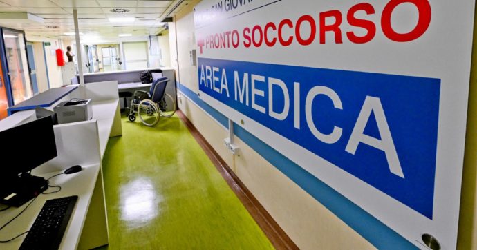 Copertina di Pronto soccorso: via 100 medici al mese