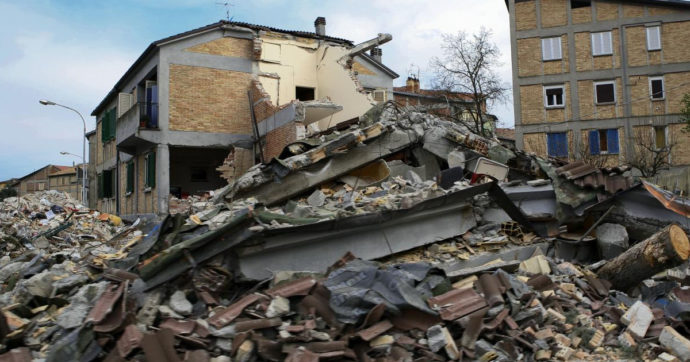 Terremoto L’Aquila, “morì sotto le macerie dopo le rassicurazioni in tv della Protezione civile”: Palazzo Chigi deve risarcire la famiglia