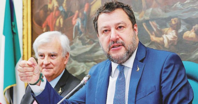 Copertina di Salvini: “Ora vedrò il premier per dirgli  basta  bombe a Kiev”