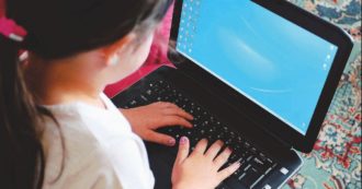 Copertina di Più controlli su accesso a Internet e profitti dei baby influencer: le proposte del governo per proteggere i minori dai rischi del web