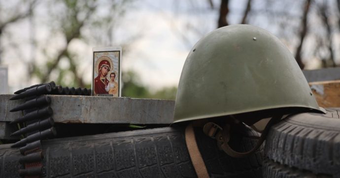Guerra in Ucraina, i russi sequestrano un monastero a Mariupol: ora è la sede locale della Repubblica popolare di Donetsk