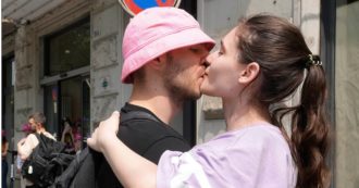 Copertina di Eurovision 2022, il cantante dei Kalush Orchestra bacia la fidanzata prima di tornare in guerra: “Potevano squalificarci, ma dovevamo far passare il messaggio”