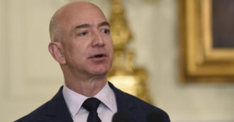 Copertina di Si accende lo scontro tra Jeff Bezos di Amazon e la Casa Bianca su aumento delle tasse e lotta all’inflazione