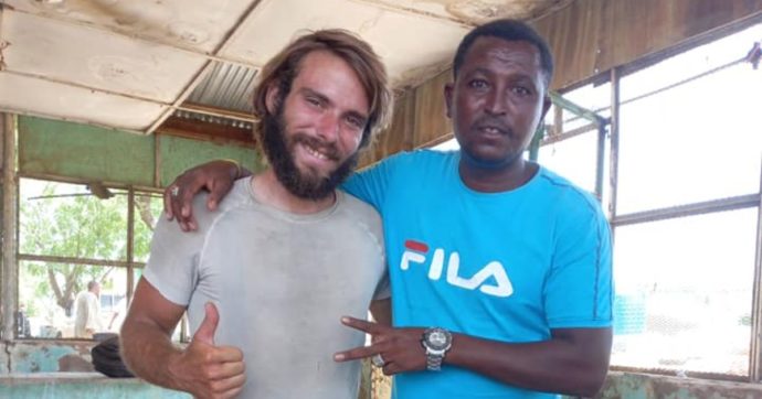 Lorenzo Barone, arrestato in Etiopia per 18 ore il ciclista che sta viaggiando dal Sudafrica alla Siberia: “L’avventura più brutta”