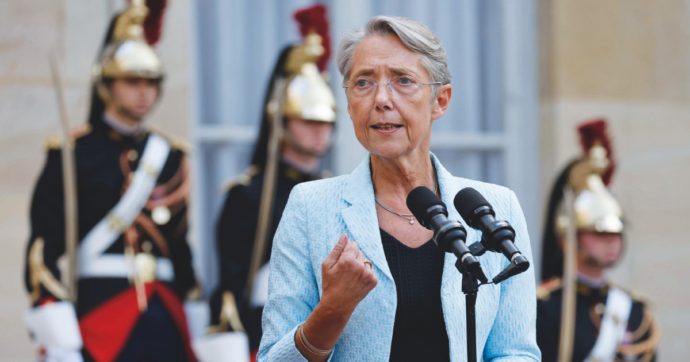 Copertina di Francia, Élisabeth Borne è prima ministra: “Dedico questa nomina a tutte le bambine”