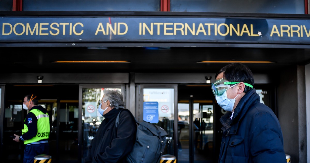 Covid, Enac: in Italia resta obbligatorio uso mascherine Ffp2 sui voli. Ue: “Allineamento con misure nazionali”