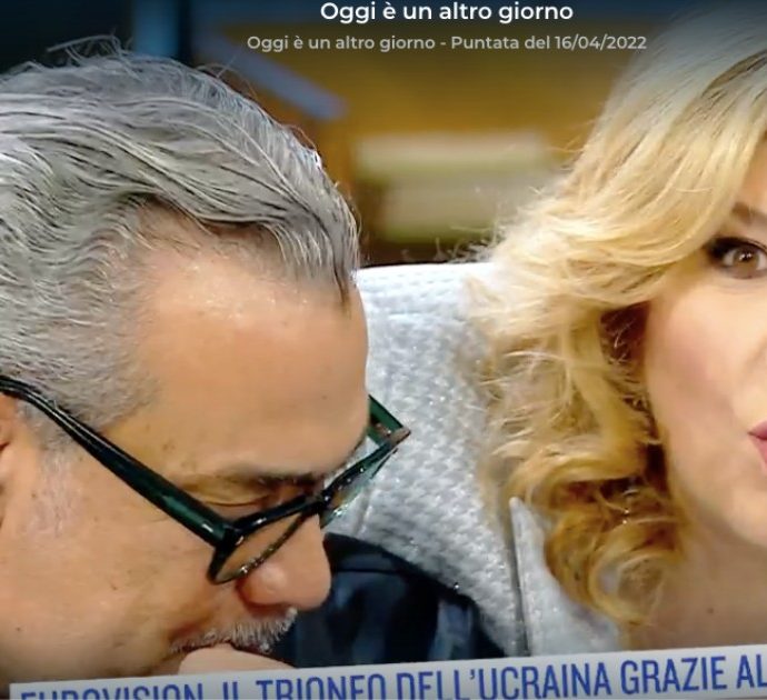 Oggi è un altro giorno, Guillermo Mariotto in lacrime viene consolato da Serena Bortone: “Le mamme ucraine mi hanno distrutto”