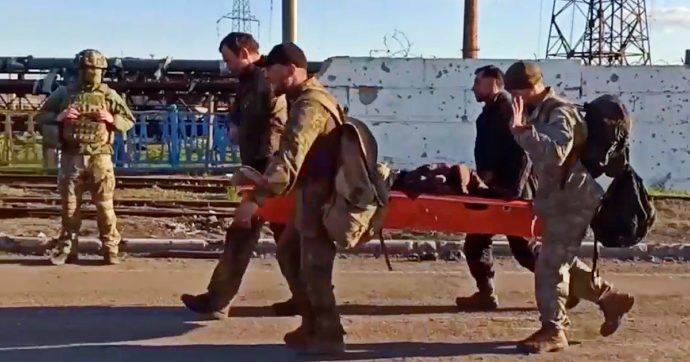 Guerra in Ucraina, la diretta – Kiev conferma: “Colloqui per ora sospesi”. Scholz sente Zelensky: “Negoziato se Mosca si ritira”