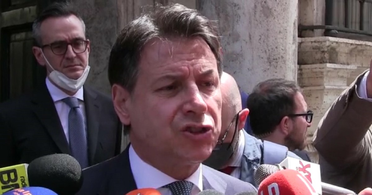 Conte: “L’Italia ha già fornito armi all’Ucraina, ora porre fine alla guerra. Necessario confronto con Draghi in Parlamento”
