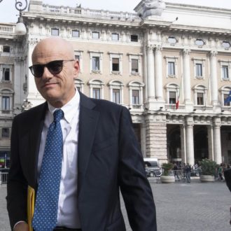 Copertina di Gas e rubli, l’Eni si adegua: il Fatto di domani 18 maggio