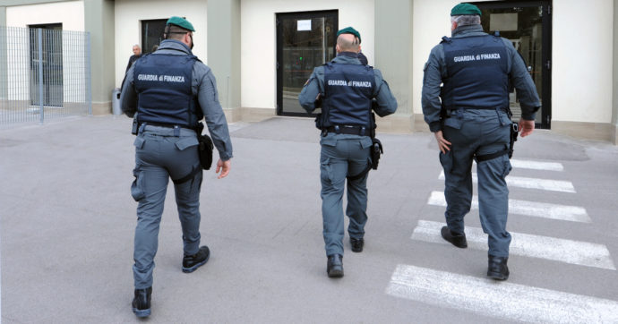 Società inattive assumevano stranieri per permessi di soggiorno e bonus statali: sette arresti a Torino