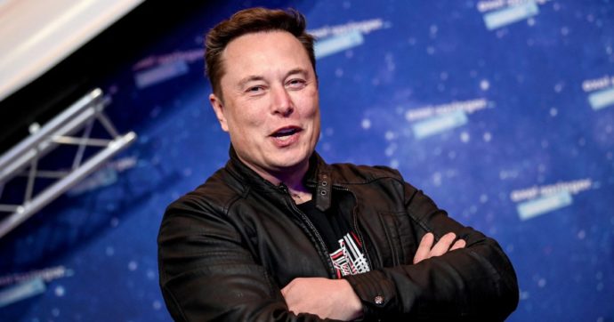 Copertina di Elon Musk chiede lo sconto e processa Twitter su Twitter